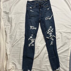 American Eagle Outfitters Women's Distressed Blue Jeans Size 2 Short